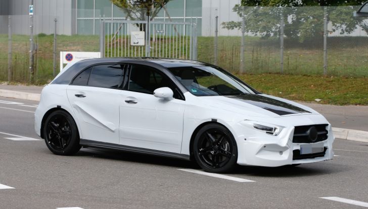 Mercedes-Benz Classe A 2018: design tutto nuovo, infotainment aggiornato - Foto 10 di 33