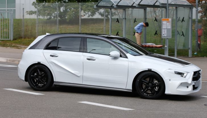 Mercedes-Benz Classe A 2018: design tutto nuovo, infotainment aggiornato - Foto 11 di 33