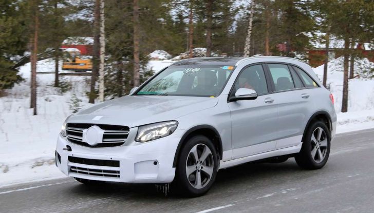 Mercedes-Benz, prime immagini spia del nuovo modello 100% elettrico (10)