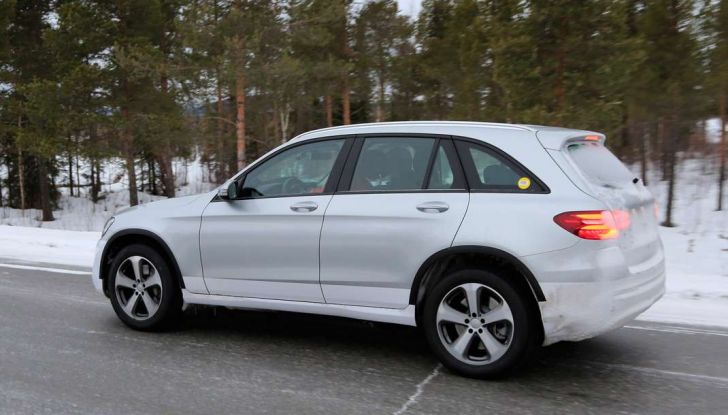 Mercedes-Benz, prime immagini spia del nuovo modello 100% elettrico (12)