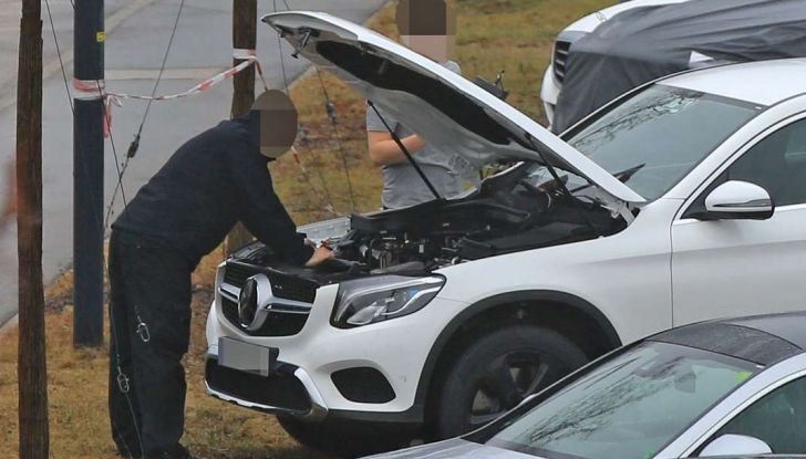 Mercedes-Benz, prime immagini spia del nuovo modello 100% elettrico (15)