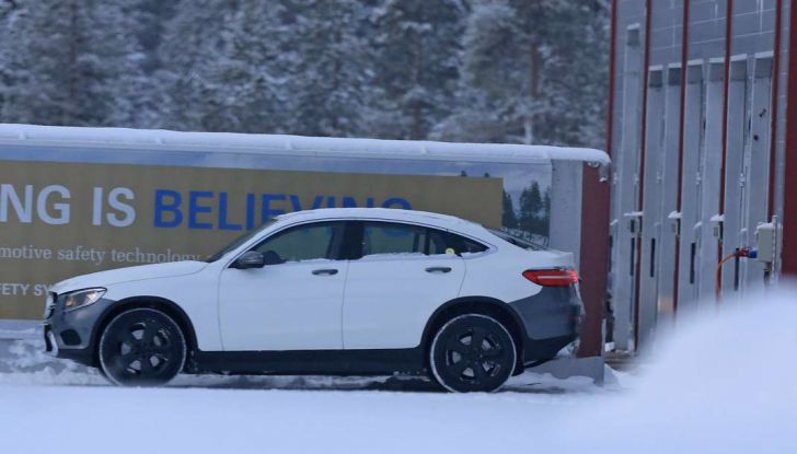 Mercedes-Benz, prime immagini spia del nuovo modello 100% elettrico (17)