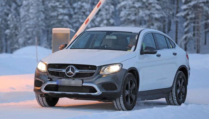 Mercedes-Benz, prime immagini spia del nuovo modello 100% elettrico (19)