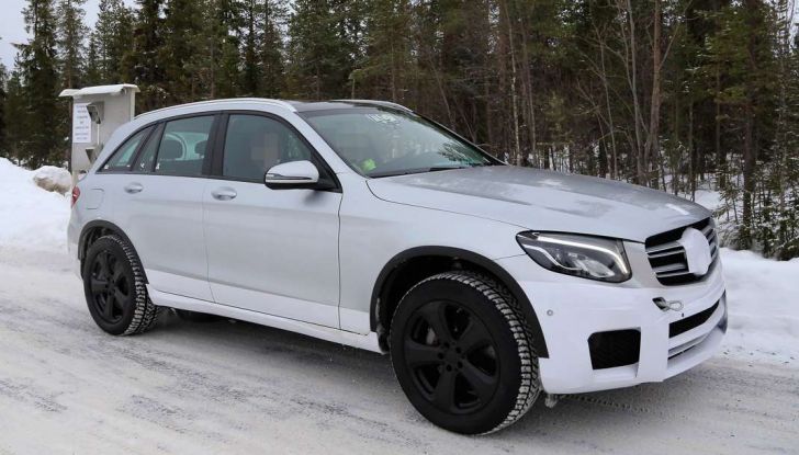 Mercedes-Benz, prime immagini spia del nuovo modello 100% elettrico (2)