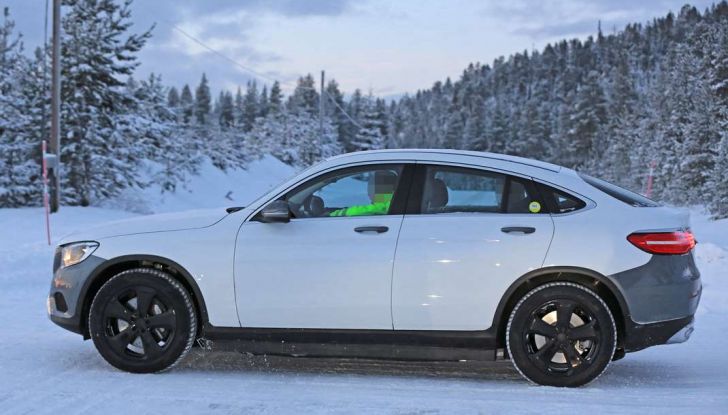 Mercedes-Benz, prime immagini spia del nuovo modello 100% elettrico (22)