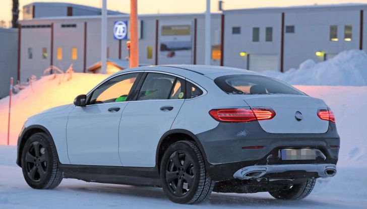 Mercedes-Benz, prime immagini spia del nuovo modello 100% elettrico (24)