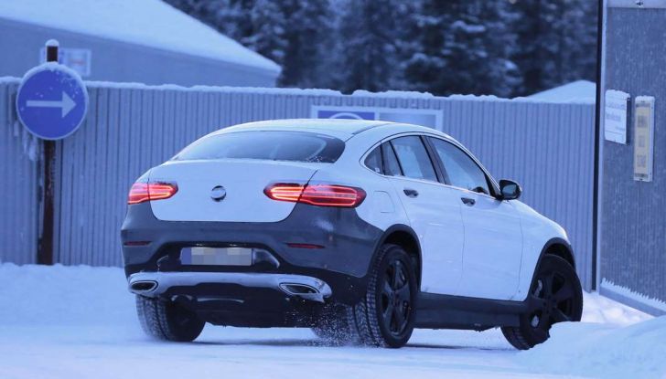 Mercedes-Benz, prime immagini spia del nuovo modello 100% elettrico (25)