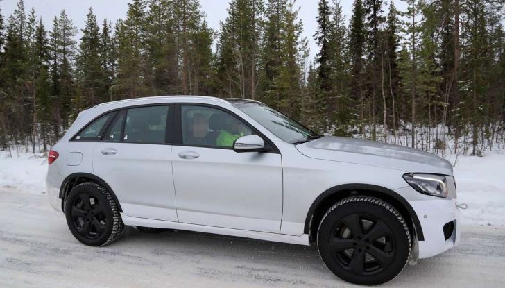 Mercedes-Benz, prime immagini spia del nuovo modello 100% elettrico (3)