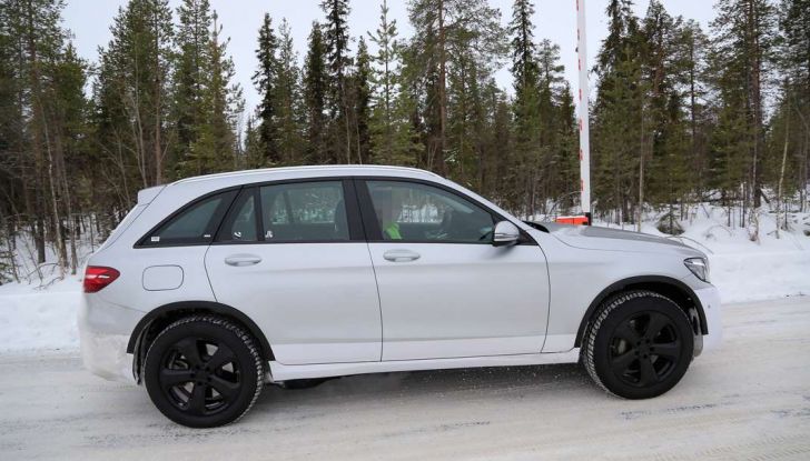 Mercedes-Benz, prime immagini spia del nuovo modello 100% elettrico (4)