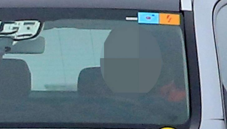 Mercedes-Benz, prime immagini spia del nuovo modello 100% elettrico (8)