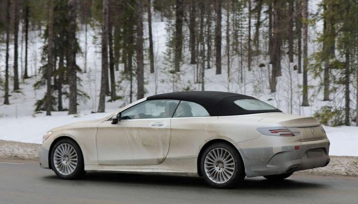 Mercedes Classe S Cabrio restyling, foto spia, laterale posteriore.
