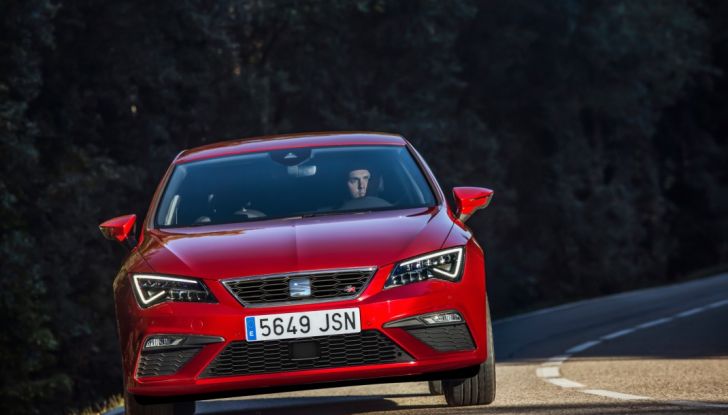 Nuova Seat Leon, vista frontale, prova su strada.