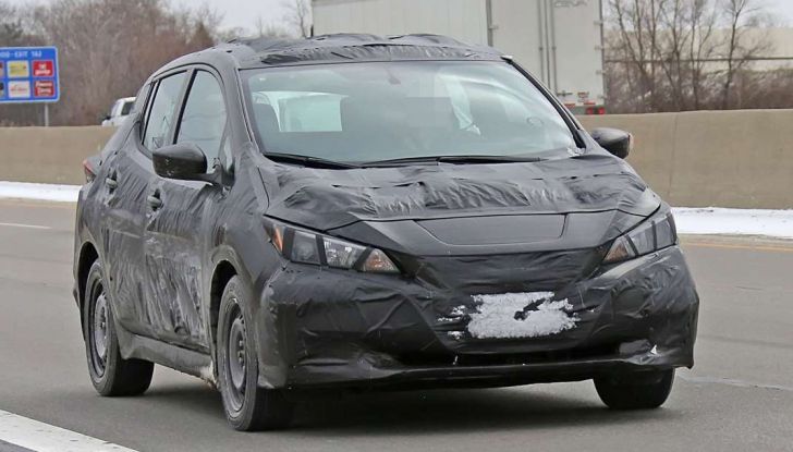 Nissan Leaf 2018, prime foto spia della nuova generazione frontale