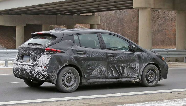 Nissan Leaf 2018, prime foto spia della nuova generazione