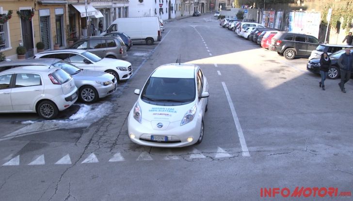 Nissan Leaf, la nostra prova di frenata in un incrocio di città.