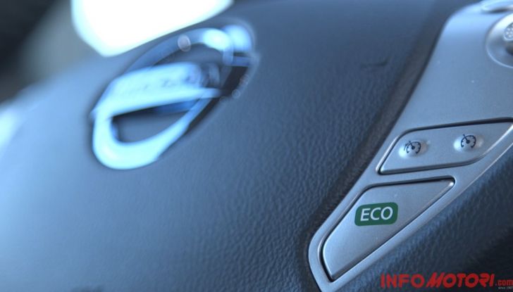 Nissan Leaf, tasto Eco per aumentare l'autonomia.