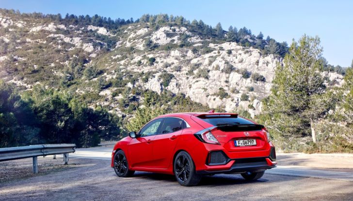 Nuova Honda Civic 2017 3/4 posteriore laterale.