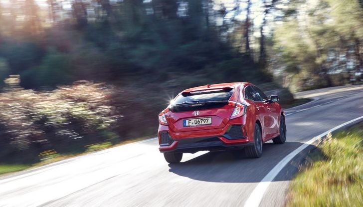 Prova su strada della nuova Civic Honda 2017, posteriore laterale.