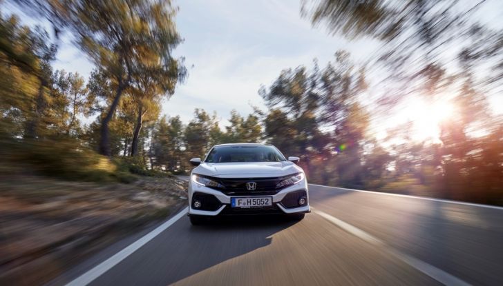 Civic Honda nuova, frontale, prova su strada.