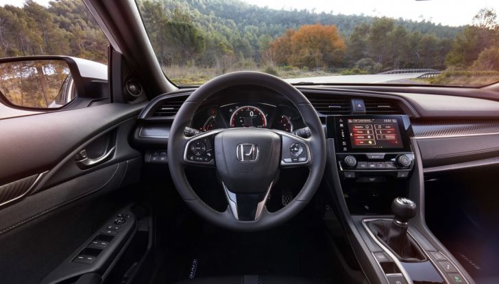 Nuova Honda Civic 2017, postazione di guida.