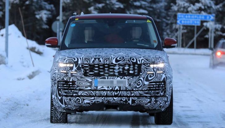Range Rover Facelift, prime immagini spia del MY2018 - Foto 4 di 18