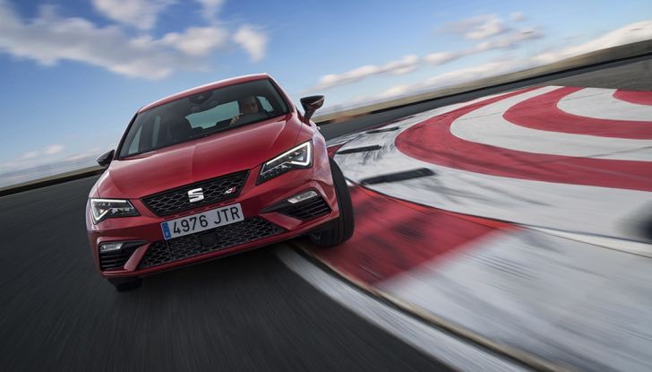 Seat Leon Cupra 2017: la nostra prova in pista - Foto 1 di 28