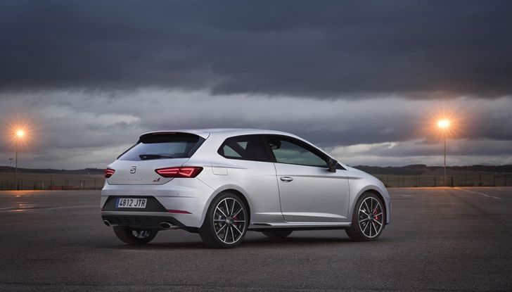 Seat Leon Cupra 2017: la nostra prova in pista - Foto 25 di 28