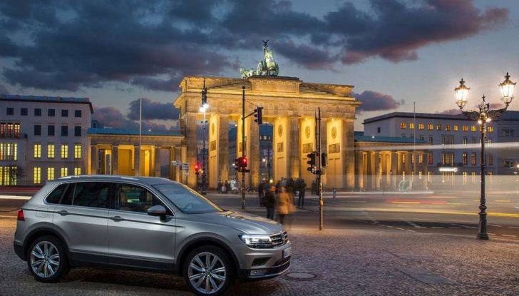 Volkswagen Tiguan, foto ed informazioni ufficiali - Foto 1 di 18