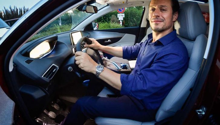 Sensationdriver la nuova web serie Peugeot con Stefano Accorsi (al volante).