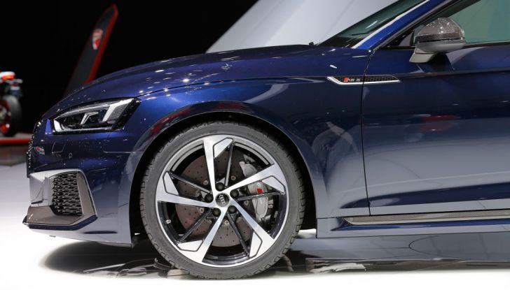 Audi RS5 Coupé: tagliata col bisturi - Foto 4 di 30