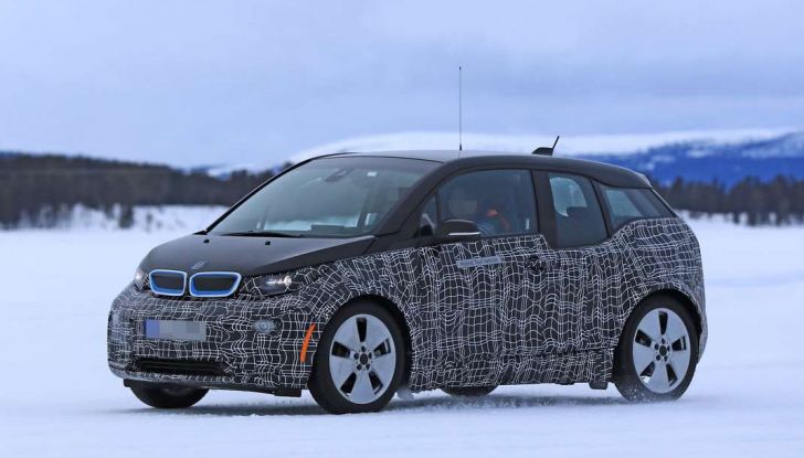 BMW i3 Facelift 2018, immagini spia e primi dettagli - Foto 1 di 10
