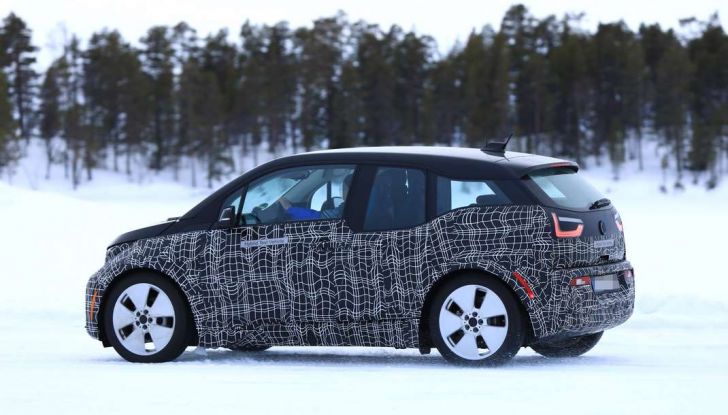 BMW i3 Facelift 2018, immagini spia e primi dettagli - Foto 3 di 10
