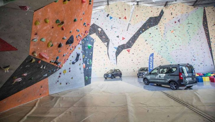 Dacia Brave, la serie speciale ​per tutti i cinque modelli auto Dacia - Foto 5 di 15