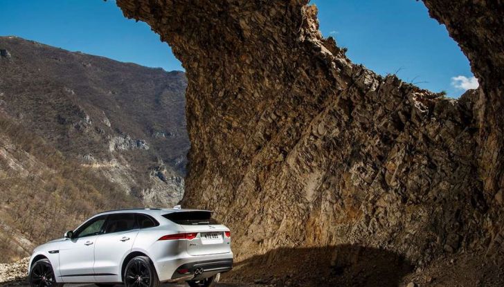 Jaguar F-Pace: gamma motori, allestimenti e prezzi - Foto 4 di 18