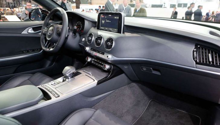 Kia Stinger, la berlina sportiva a trazione posteriore - Foto 10 di 17
