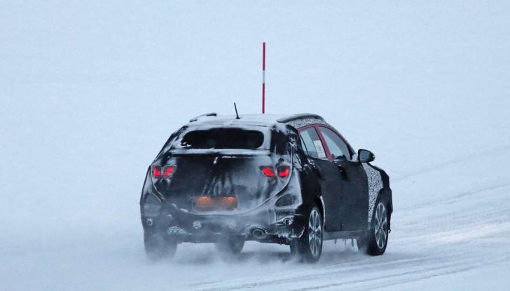 Kia Stonic, prime immagini e informazioni del nuovo crossover coreano - Foto 3 di 10