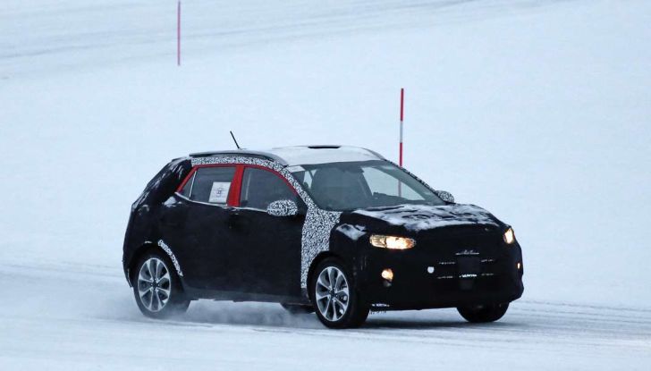 Kia Stonic, prime immagini e informazioni del nuovo crossover coreano - Foto 1 di 10