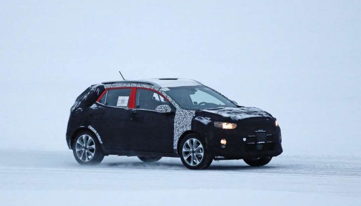 Kia Stonic, prime immagini e informazioni del nuovo crossover coreano - Foto 6 di 10