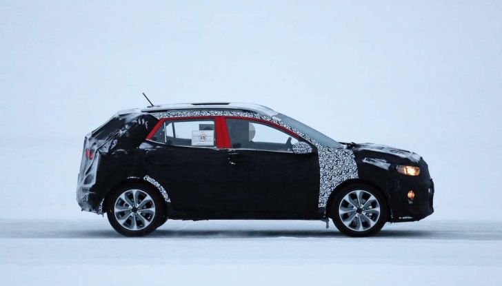 Kia Stonic, prime immagini e informazioni del nuovo crossover coreano - Foto 7 di 10