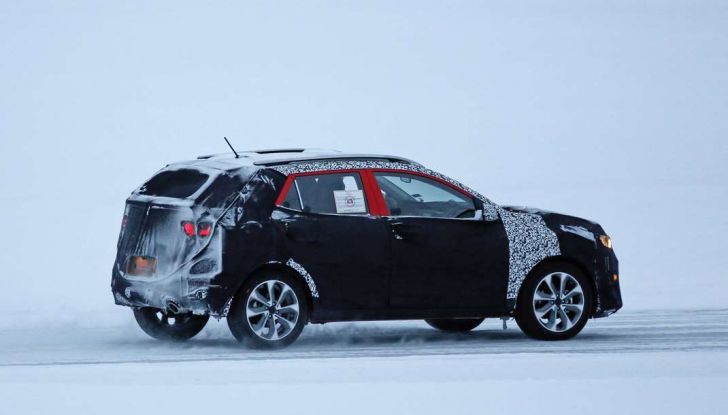 Kia Stonic, prime immagini e informazioni del nuovo crossover coreano - Foto 8 di 10