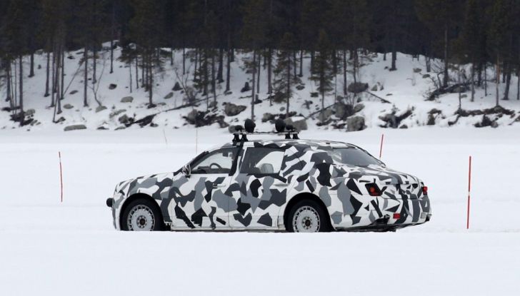 La Kortezh presidenziale di Vladimir Putin arriva per i privati - Foto 7 di 14