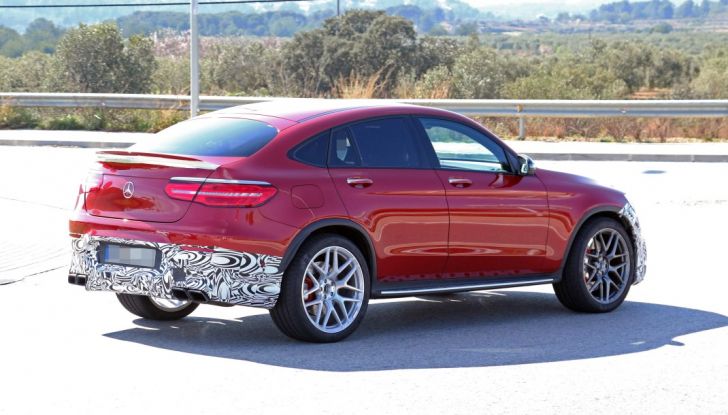 Nuova Mercedes AMG GLC63 2017, le prime foto dei test - Foto 15 di 18