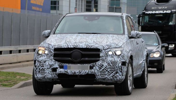 Mercedes GLE, nuove immagini spia dei test su strada - Foto 3 di 9