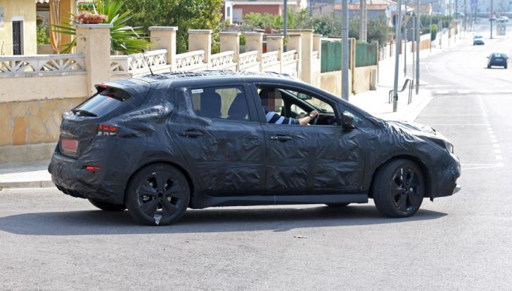 Nuova Nissan Leaf MY2018, la seconda generazione debutta entro fine anno - Foto 7 di 12