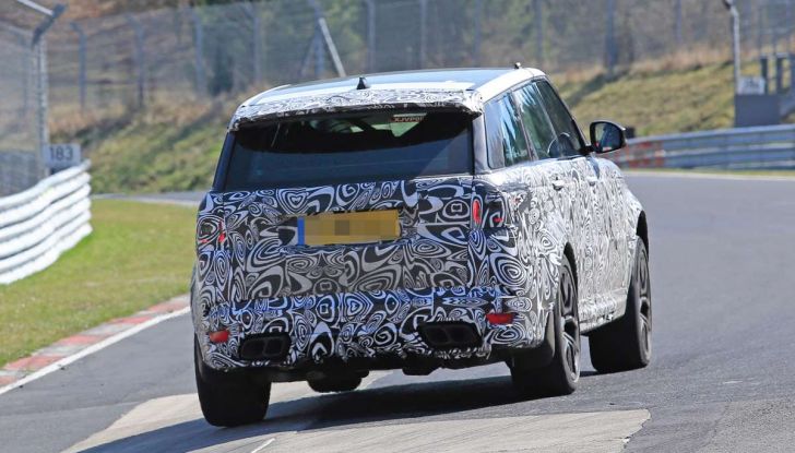 Range Rover Sport SVR prime foto spia dei test al Nurburgring - Foto 11 di 14
