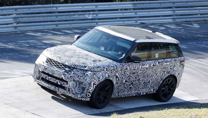 Range Rover Sport SVR prime foto spia dei test al Nurburgring - Foto 13 di 14