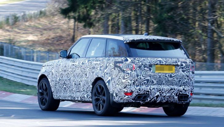 Range Rover Sport SVR prime foto spia dei test al Nurburgring - Foto 4 di 14