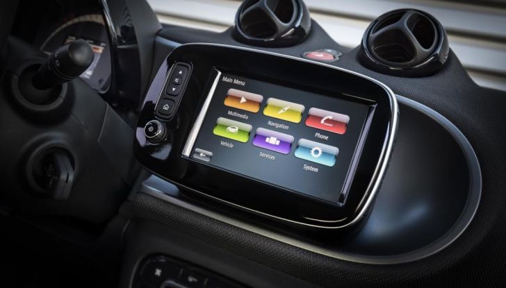 Smart Electric Drive, Smartphone ed auto in simbiosi - Foto 3 di 9