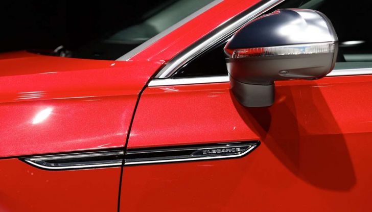 Volkswagen Arteon, la fastback che arriva da Wolfsburg - Foto 17 di 37