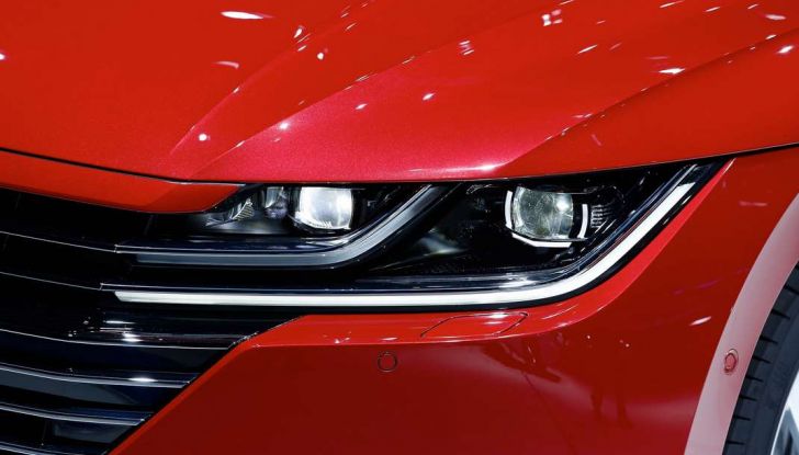 Volkswagen Arteon, la fastback che arriva da Wolfsburg - Foto 18 di 37